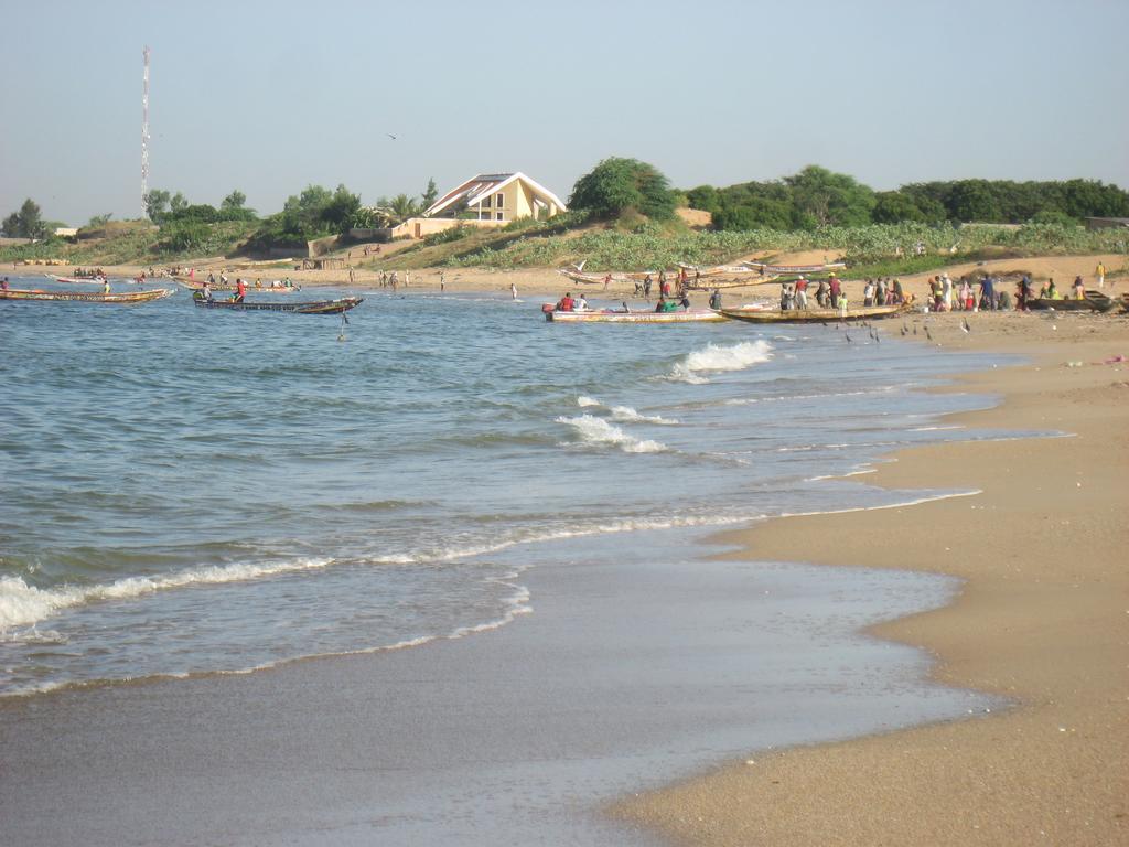 Babao Hotel M'Bour Bagian luar foto
