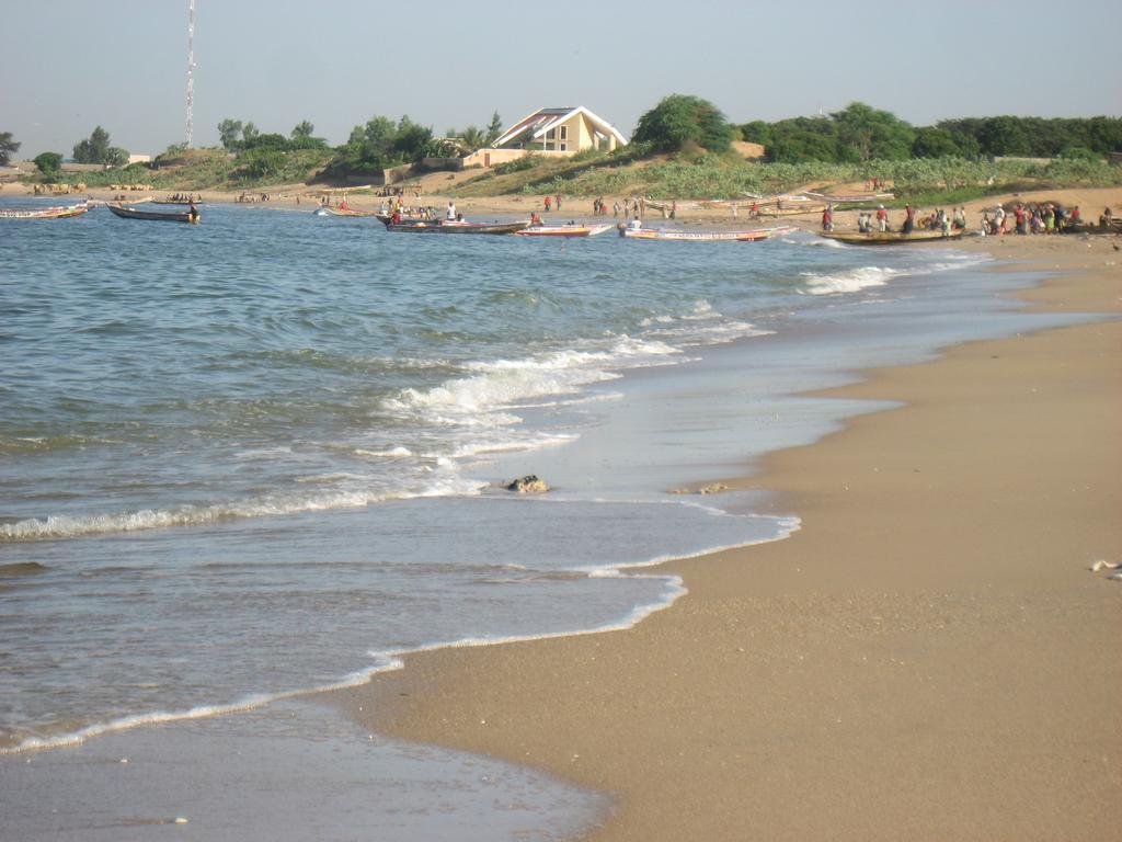 Babao Hotel M'Bour Bagian luar foto