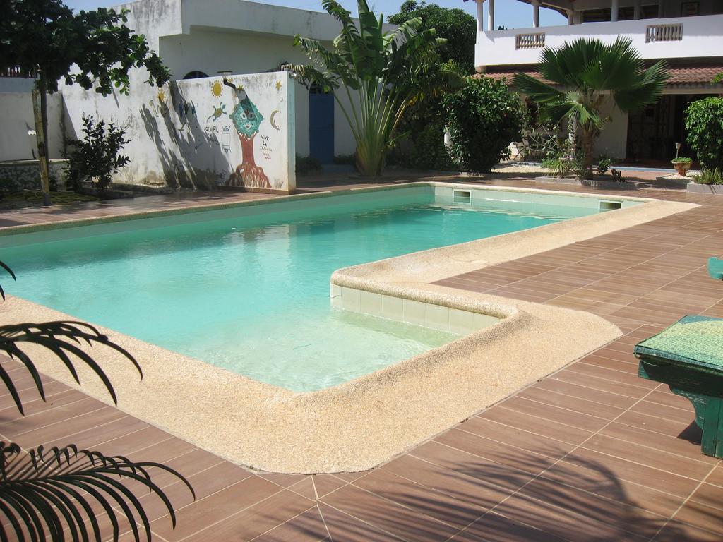 Babao Hotel M'Bour Bagian luar foto